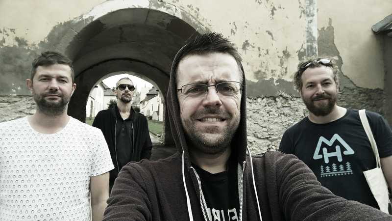 MODRÉ HORY a ANDY THE DOORBUM (US)  / Pink Whale / Bratislava