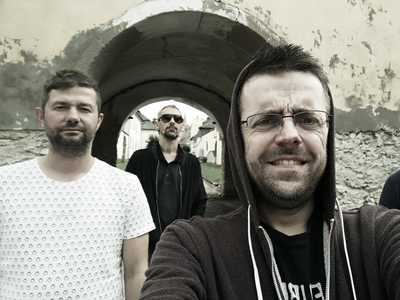 MODRÉ HORY a ANDY THE DOORBUM (US)  / Pink Whale / Bratislava